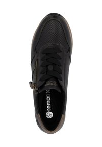 Schwarze durchbrochene Leder-Sneaker mit runder Spitze, schwarzen Schnürsenkeln, seitlichem Reißverschluss, tanfarbenen Akzenten und einer gepolsterten Einlegesohle mit Markenlogo.