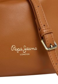 Pepe Jeans GEORGIA - Ručna torba - camel beige
