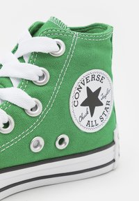 Converse CHUCK TAYLOR ALL STAR SKETCH UNISEX - Zapatillas altas - green/white/black