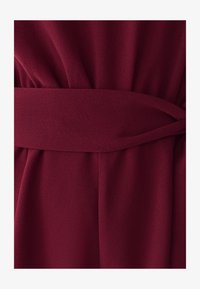 Unselected, burgundy