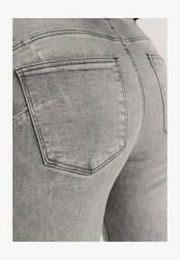 Niewybrane, light grey