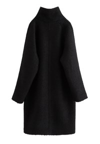 Svart oversized kappa med hög krage, strukturerat tyg, långa ärmar och rak bak söm, utan synliga knäppningar eller detaljer.