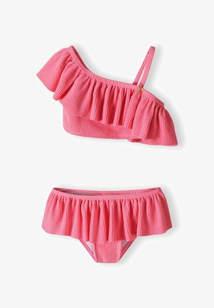 Roze tweedelige bikini met een top met één schouder van ruches en textuur, gecombineerd met een onderstuk met ruches.