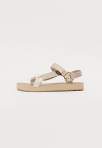 Beige Flip-Flop-Sandalen mit zwei strukturierten Riemen: einem hellbeigen und einem metallic rosé. Flache Gummisohle mit einem gerillten Muster.