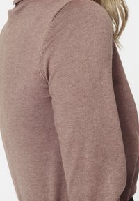 Saint Tropez Stickad tröja - tan