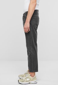 2Y Premium Karcsúsított farmerek - black