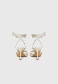 Steve Madden OFFSHOOT - Sandaler med høye hæler - ivory