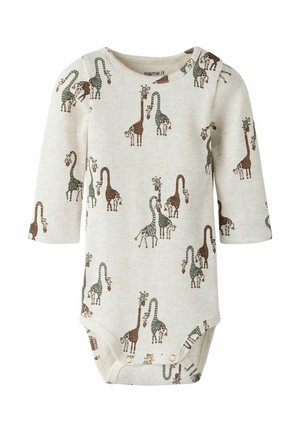 Katoenen babyrompertje met lange mouwen, een ronde hals en een giraffenpatroon in groen en bruin op een lichtbeige achtergrond. Drukknopen aan de onderkant.