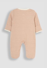 Gestreifter Jumpsuit mit langen Ärmeln, ausgestattet mit beigen und sanft orangefarbenen Streifen, einem runden Ausschnitt und einem Druckverschluss am Boden. Weicher, dehnbarer Stoff.