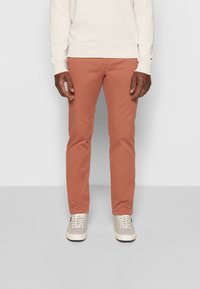 Tommy Hilfiger DENTON 1985 PIMA - Chinos - dark russet