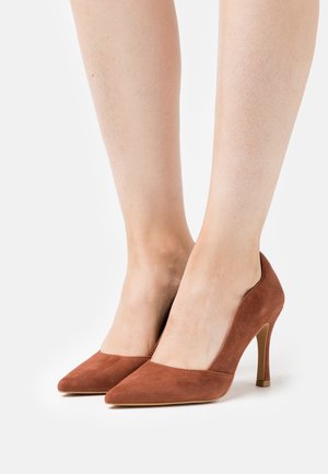 Marks & Spencer, Escarpins à talons hauts - brown