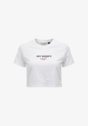 T-shirt bianca corta con maniche corte e scollo rotondo, con la scritta "ROY ROGER'S great denim maker" stampata in nero e rosso sul petto.