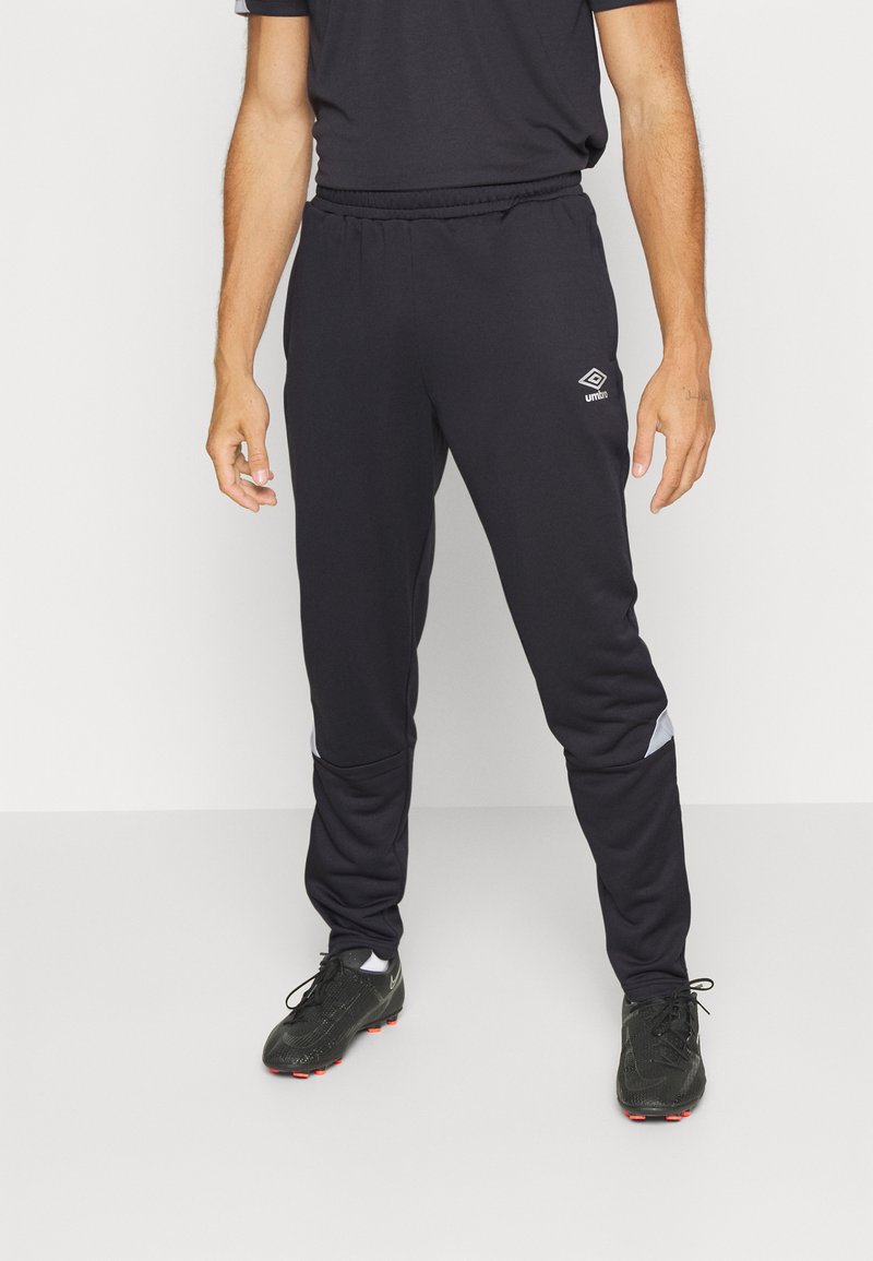 Umbro TOTAL TRAINING TAPERED PANT Tracksuit bottoms carbon/white