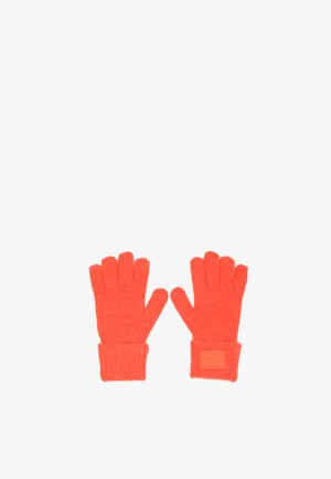 Guantes de punto rojos con puños acanalados, que cuentan con cinco dedos y un acabado texturizado. Se puede ver una etiqueta con el nombre de la marca en la muñeca.
