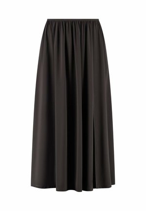 Zwarte, lange rok met een geplooide elastische tailleband en een subtiele zijslit op een witte achtergrond.