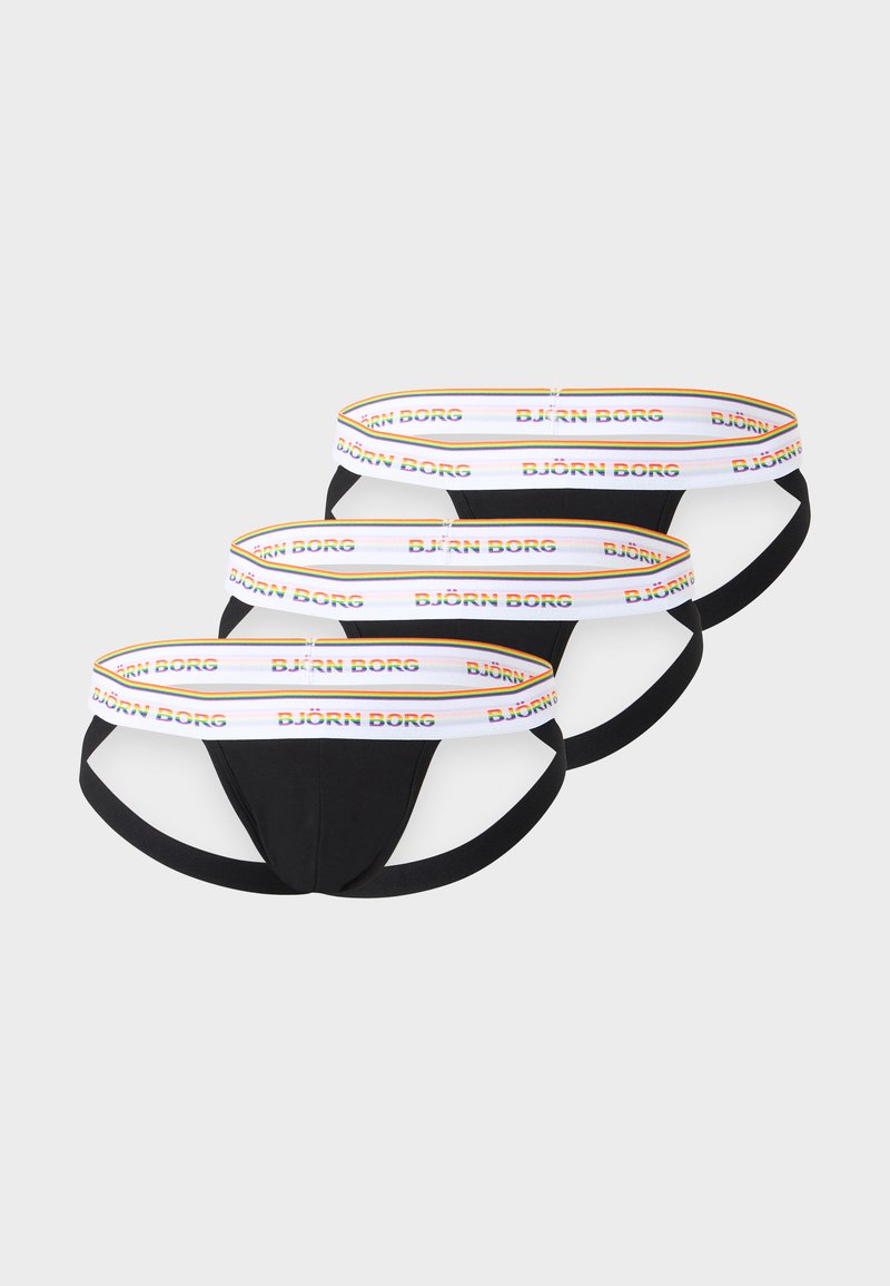 Τρία μαύρα jockstraps με λευκές ελαστικές ζώνες μέσης με επαναλαμβανόμενο κείμενο "BJÖRN BORG" και ουράνιου τόξου ρίγες σε ανοιχτό γκρι φόντο.
