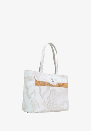 Sac cabas blanc avec impression carte du monde, avec une bande horizontale beige et des bretelles doubles.