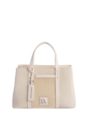 Bolsa tote beige texturizada con dos asas, un bolsillo delantero de malla, etiqueta de marca con la inscripción "DON ALGODON" y una pequeña placa metálica con logo.