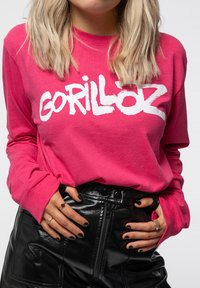 Paradiso Clothing GORILLAZ REPEAT PAZUZU - Long sleeved top - pink