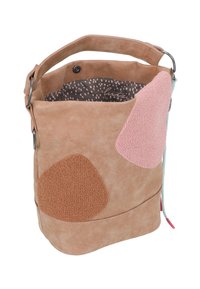 Borsa a secchiello morbida color tan con toppe tra colori marrone e rosa, manico largo, apertura superiore e rivestimento interno scuro a fantasia.