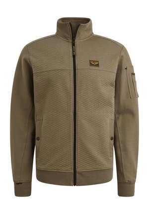Olijfgroene zip-up jack met een gestructureerd voorpaneel, zijzakken, een hoge kraag en een patch op de linkerkant van de borst. Zachte stofafwerking.