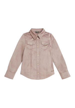 Jasnoróżowa koszula z długim rękawem, zapinana na guziki, ze spiczastym kołnierzykiem, dwoma kieszeniami na piersi z klapkami oraz firmową metką przy dolnym brzegu.