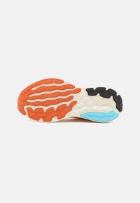 New Balance FRESH FOAM 680 - Chaussures de running sur route - orange