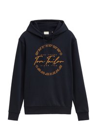 Sudadera azul marino con un logo circular dorado que incluye coordenadas y el texto "Tom Tailor". Fabricada con un tejido suave y grueso, cuenta con capucha y mangas largas.