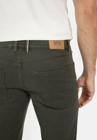 camel active Stoffhose - leaf green