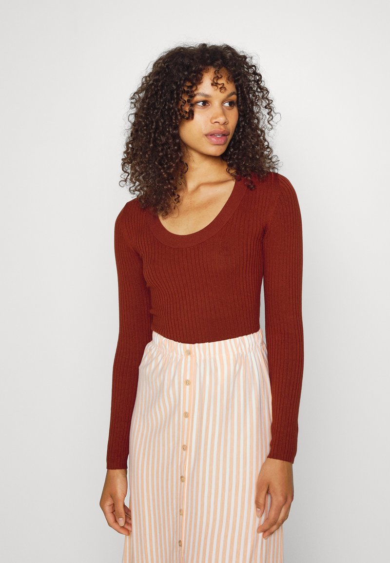 JDY Tall JDYPLUM YSLA O NECK - Jumper - brown