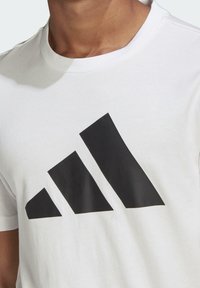 adidas Performance Camiseta estampada - white