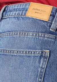 Gina Tricot LOW WIDE - Široke kavbojke - blue