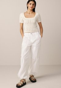 Next SQUARE NECK STITCH DETAIL SHORT SLEEVE - REGULAR FIT - Triko s potiskem - ecru cream