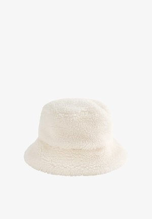Cappello a secchiello bianco in morbido e vellutato pile, con una corona rotonda e una visiera leggermente svasata. Senza hardware o dettagli visibili.