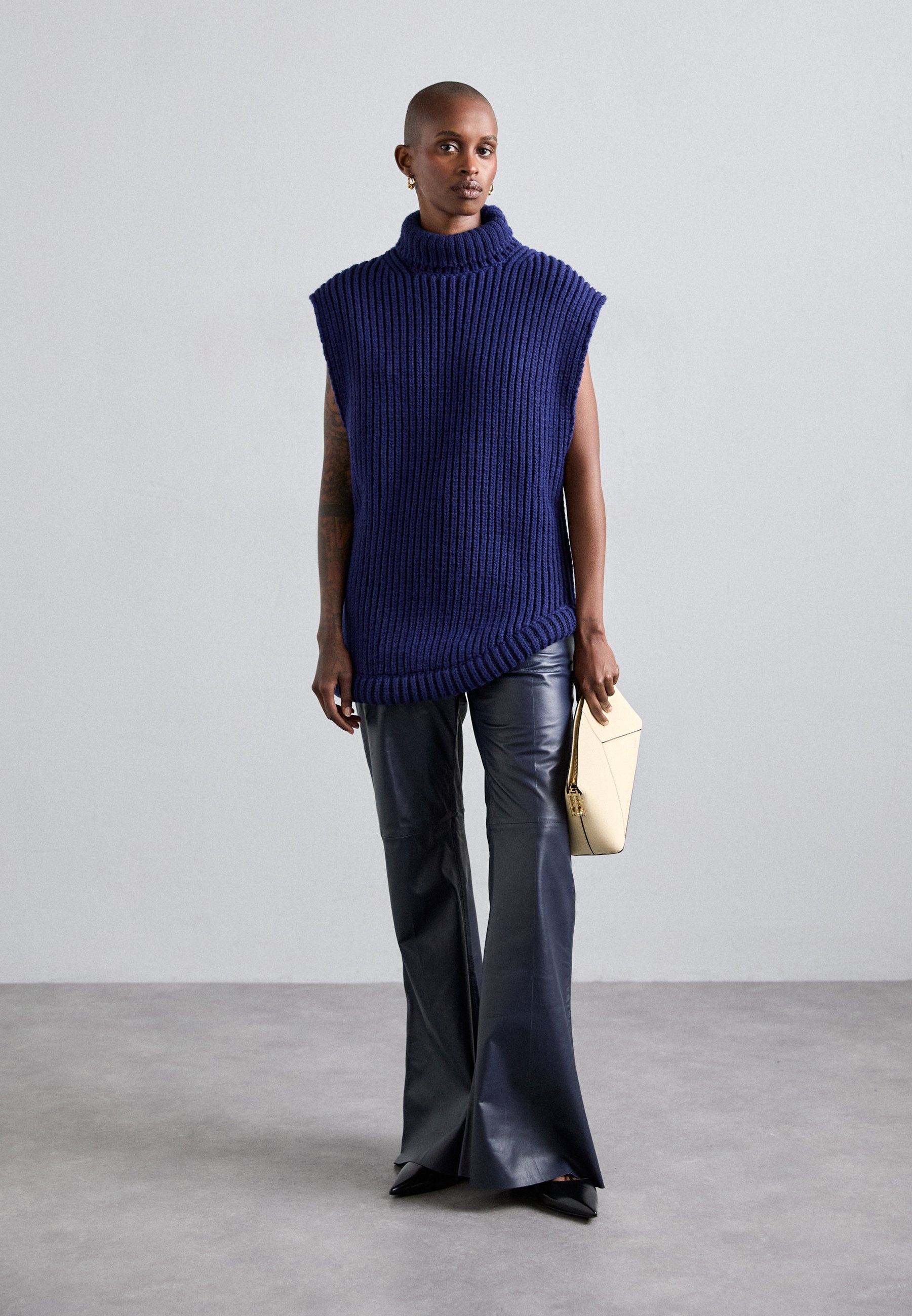 Victoria Beckham SLEEVELESS HIGH NECK JUMPER - Top - ink