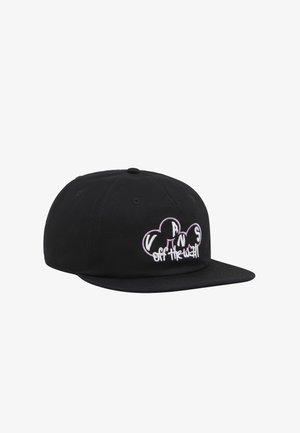 Czarna czapka snapback wykonana z bawełny. Ma haftowane logo w białym i różowym kolorze. Płaskiego daszka, zamknięte z tyłu, konstrukcja sześciopanelowa.