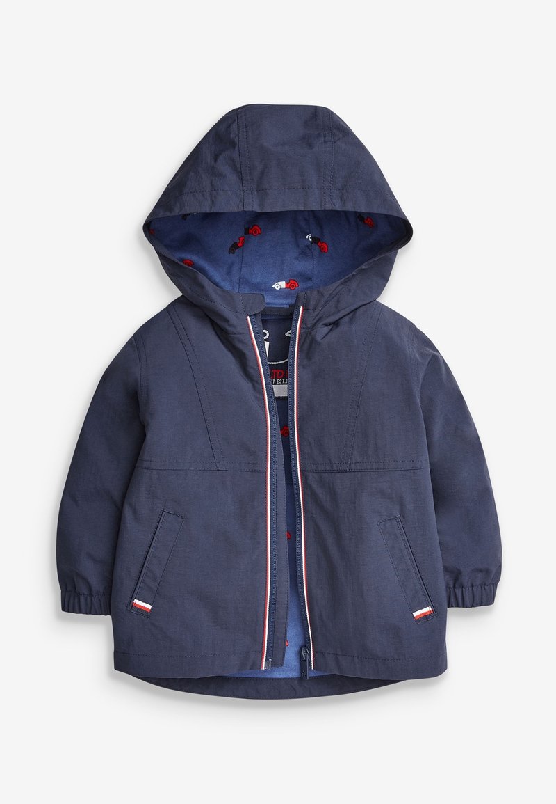 Veste à capuche pour enfants bleu marine avec fermeture éclair à l'avant, poches latérales, poignets élastiques et doublure intérieure de la capuche avec petits motifs de voitures rouges et blanches.