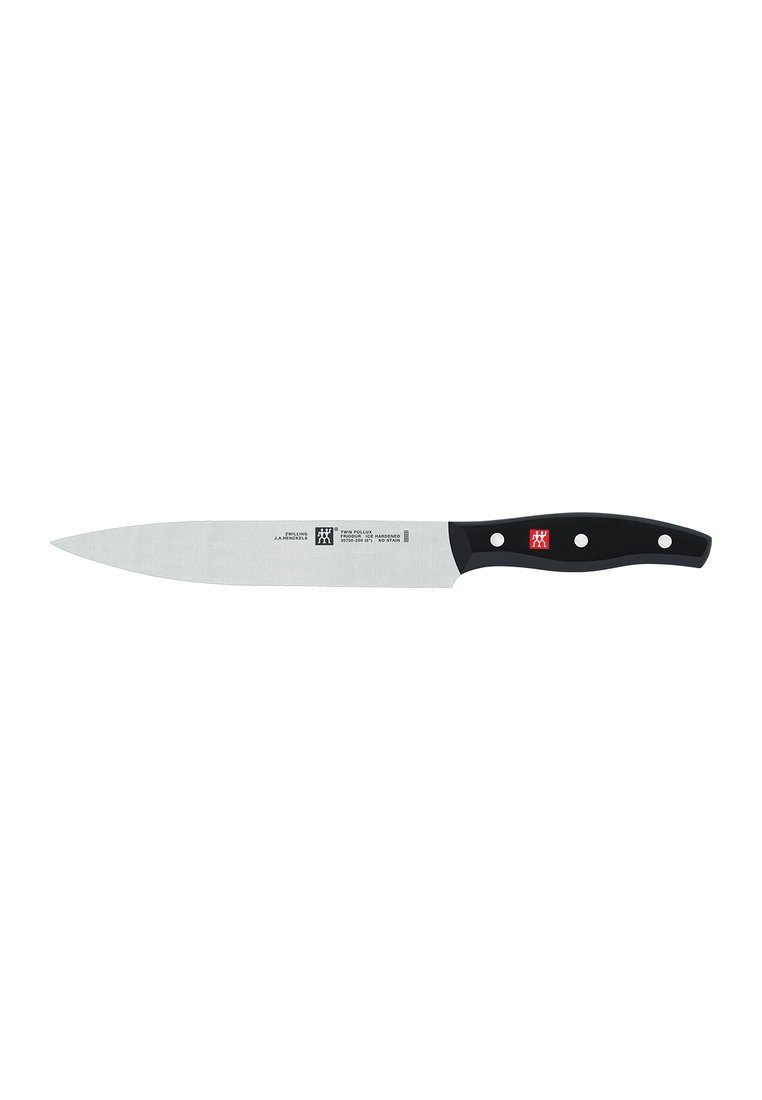 Cuchillo de chef de acero inoxidable con una hoja larga y delgada y un mango ergonómico de plástico negro con tres remaches.