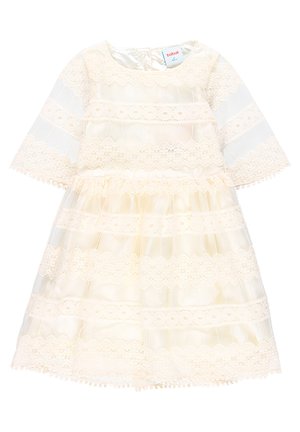 Babykleedje in crèmekleur met kanten details, driekwart mouwen, ronde halslijn en gelaagde rok.