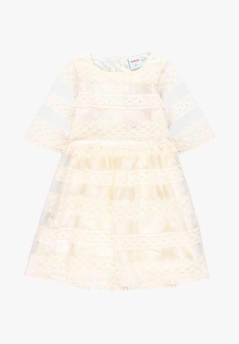 Robe bébé couleur crème avec détails en dentelle, manches mi-longues, col rond et jupe à volants superposés.
