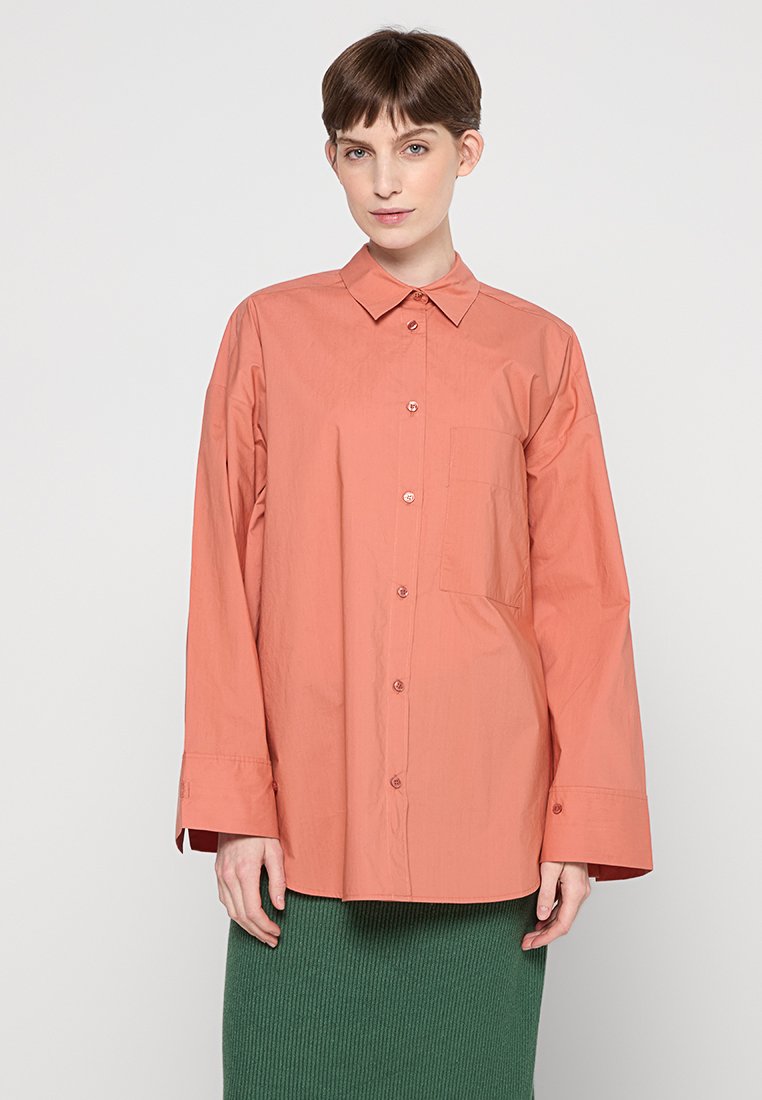 By Malene Birger Overhemdblouse koraalrood