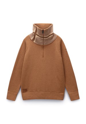 Maglione marrone lavorato a maglia con mezzo zip e colletto a coste. Caratterizzato da un design testurizzato e una piccola patch con logo sul lato sinistro in basso.