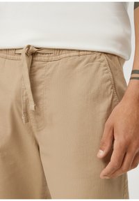 s.Oliver BERMUDA - Jogginghose - sandstein