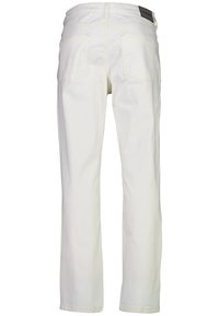 Pantalones de algodón blancos con un diseño de pierna recta, que cuentan con dos bolsillos traseros y una etiqueta en la cinturilla. Textura suave, detalles mínimos.