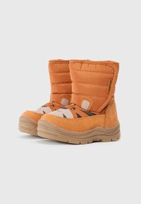 Oransje vanntette støvler med et quilted stoffoverdel, med et design av et løvehode, brune detaljer og en teksturert gummisåle.