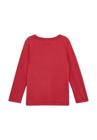 Czerwona koszulka z długim rękawem, wykonana z gładkiego materiału, z okrągłym dekoltem, prostym wzornictwem i wykończonymi krawędziami. Bez wzorów ani akcentów.