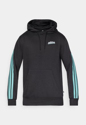 Schwarzer Hoodie mit einer Fronttasche, ausgestattet mit hellblauen Streifen an den Ärmeln und einem kleinen Logo auf der Brust. Hergestellt aus weichem Stoff.