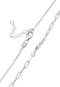 Silberne Kettenhalskette mit einer Mischung aus strukturierten und glatten Gliedern, mit einem sicheren Verschluss und verstellbarer Länge. Mit dem Stempel "925" für Qualität gekennzeichnet.