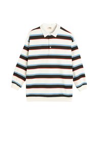 Polo-shirt à manches longues et col en blanc avec des rayures horizontales noires, bleues et rouges. Il comporte une patte de boutonnage et des poignets côtelés.
