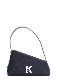 Sac à main triangulaire bleu foncé avec une fine bandoulière noire et un logo "K" blanc présentant une silhouette sur le côté avant.